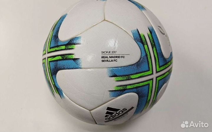 Футбольный мяч профессиональный adidas