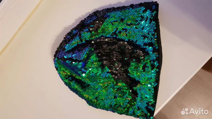 Шапка с пайетками