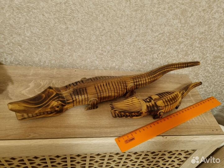 Крокодил деревянный