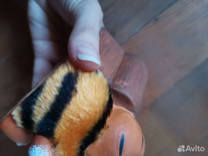 Статуэтка 11.5 на 5см. Высота 10см