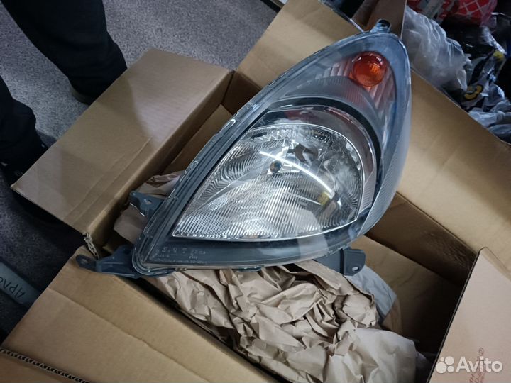 Фара левая toyota funcargo