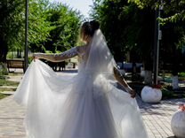 Свадебное платье со шлейфом