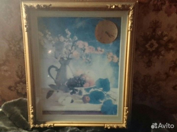 Картина в раме, другую,чуть меньше,в подарок