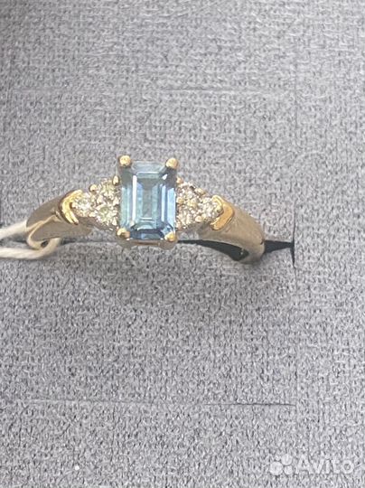 Золотое кольцо с сапфиром и бриллиантами 750