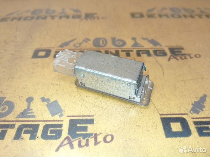 Плафон подсветки бардачка Volkswagen Passat B7 365