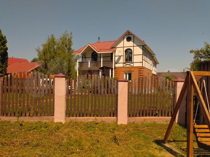 Коттедж 300 м² на участке 12 сот.