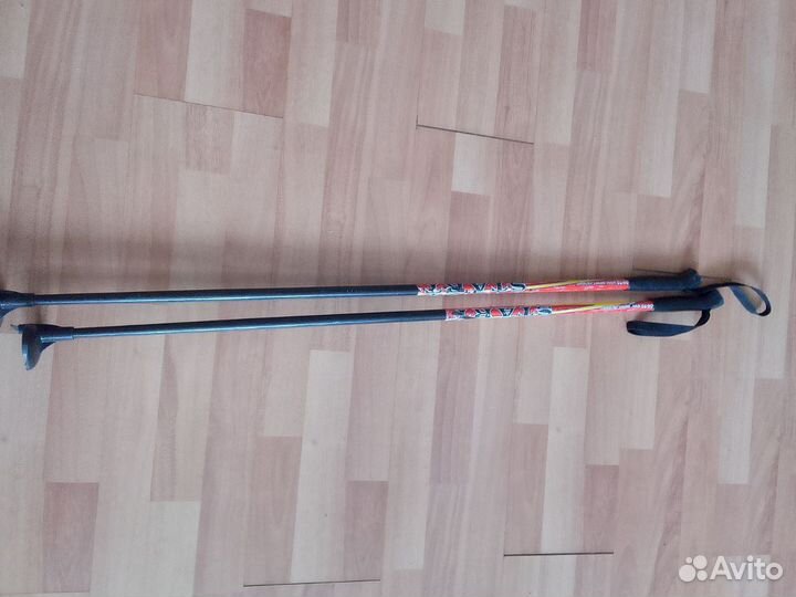 Лыжи (120 см) и палки (100 см)