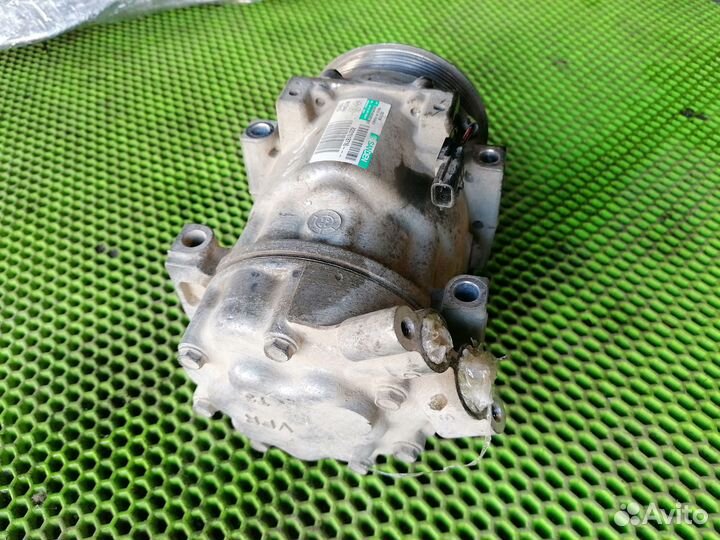 Компрессор кондея на Renault Duster 2л F4RA400