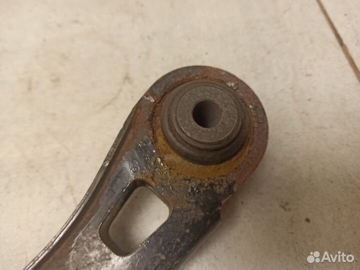 Рычаг задний поперечный