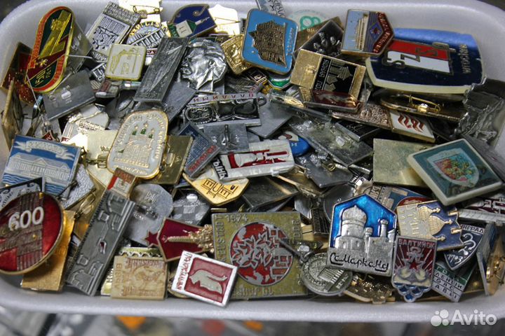 Значки СССР по 20 рублей. Самолеты Автомобили