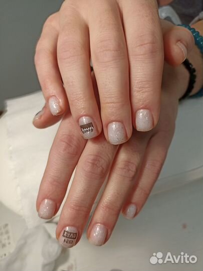 Модель на маникюр
