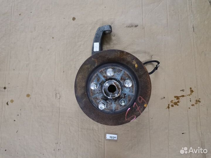 Кулак поворотный левый