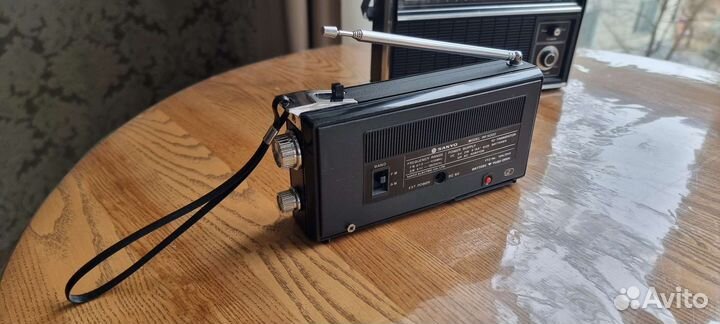 Винтажный радиоприемник Sanyo