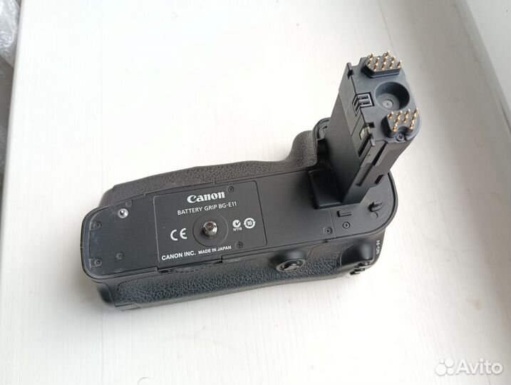 Батарейный блок Canon BG-E11