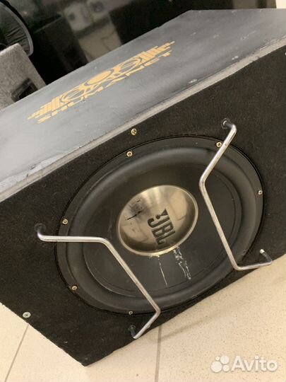 Сабвуфер JBL