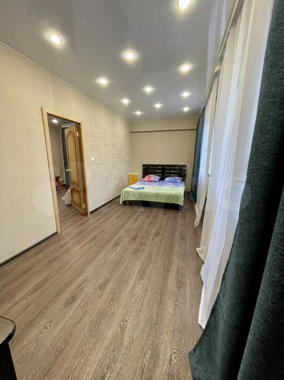 2-к. квартира, 57 м², 1/9 эт.