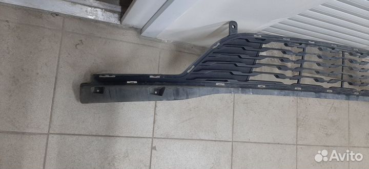 Решетка в бампер центральная Kia Rio/2013