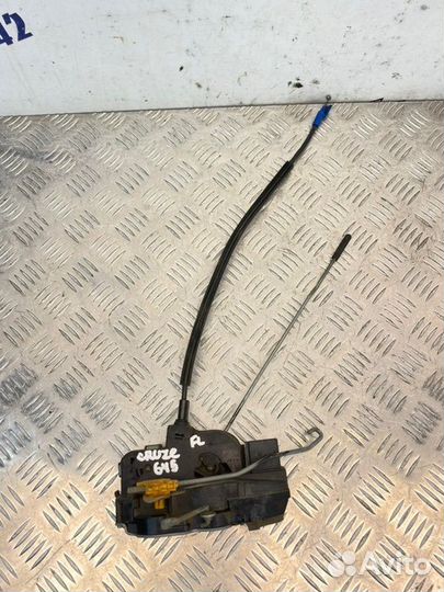 Замок двери передний левый Chevrolet Cruze J300