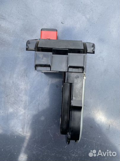 Кнопка заднего сидения Chevrolet Cruze