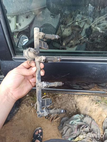 Топливная рампа с форсунками Renault Logan 1