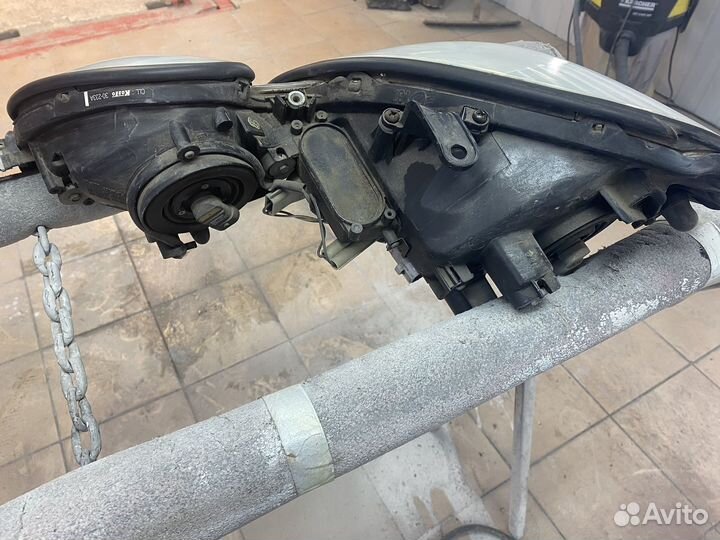 Фары две с Lexus GS300 Tayota arista оригинал