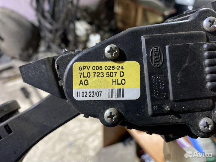 Педаль газа Volkswagen Touareg 1