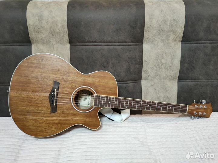 Гитара акустическая с чехлом, продажа обмен