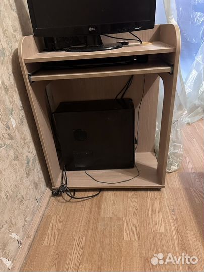 Компьютерный стол