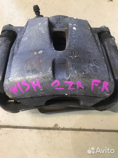 Суппорт передний правый Toyota Wish