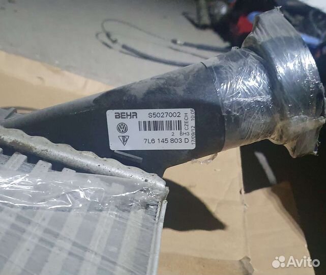 Радиатор интеркулера левый Audi Q7 4L VW Touareg