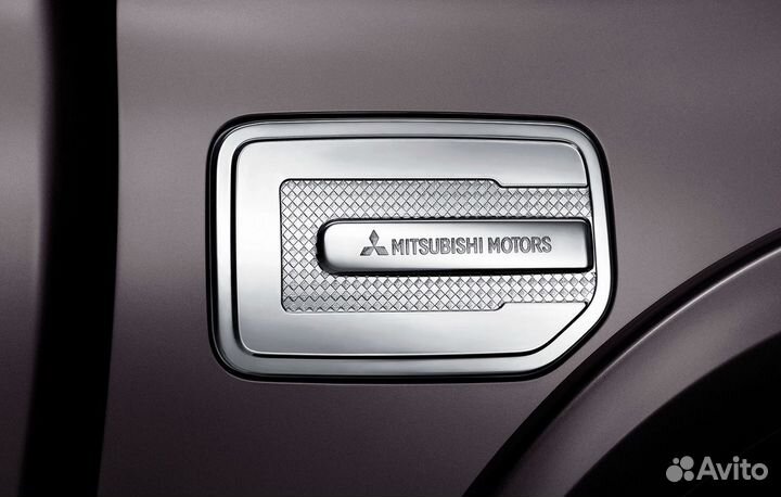 Крышка лючка бензобака Mitsubishi L200 MZ330735