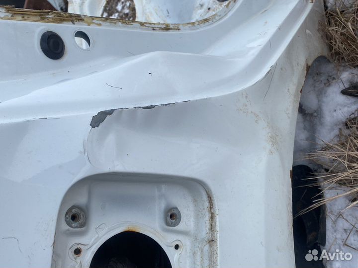 Задняя правая четверть renault logan 2