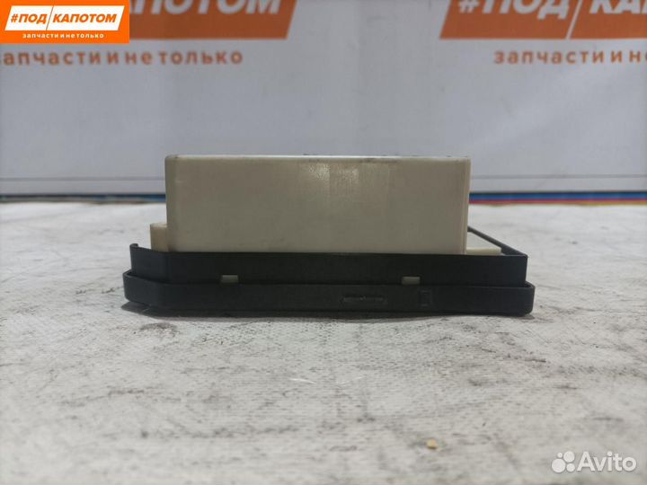 Блок предохранителей Renault Megane 2 8200481867-F