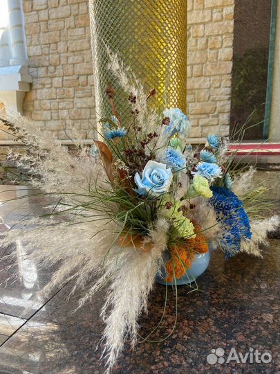 Интерьерная композиция из стабилизированных цветов