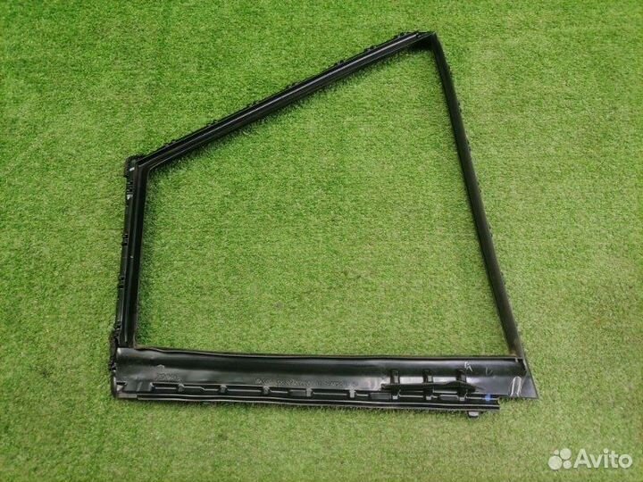 Уплотнитель стекла двери задний левый Toyota