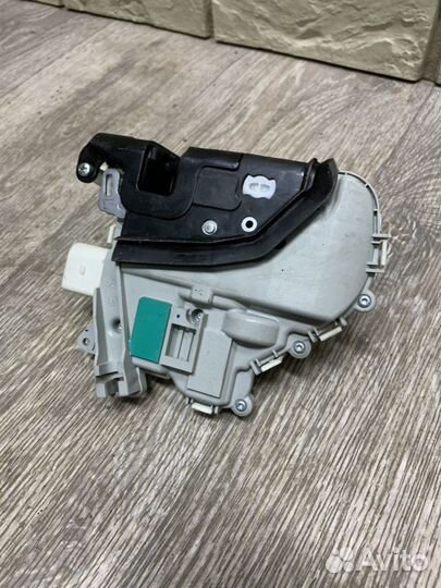 Audi Q5 SQ5 8R Замок двери передней левой