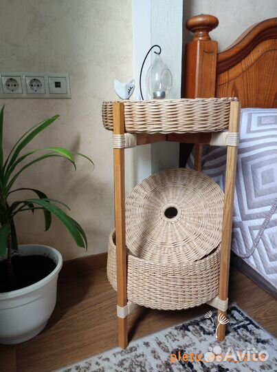 Прикроватный столик