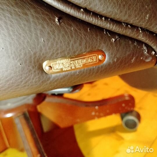 Офисное кресло