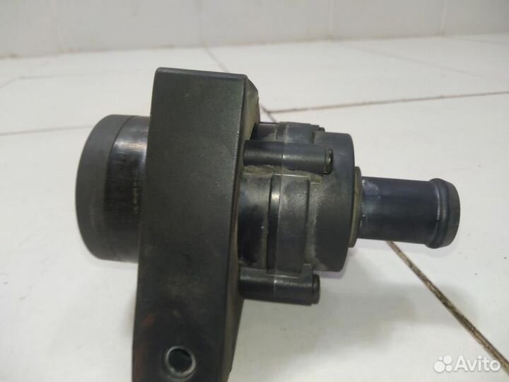 Насос водяной дополнительный Volkswagen Tiguan 5N1