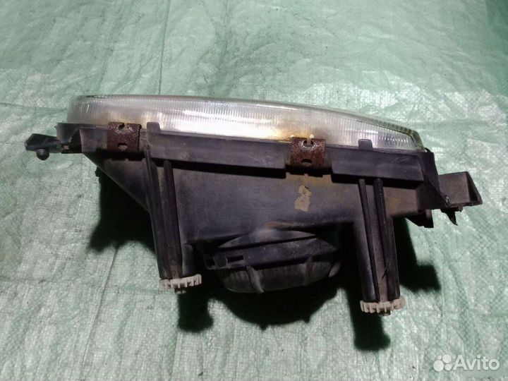 Фара передняя правая Volkswagen Passat B3