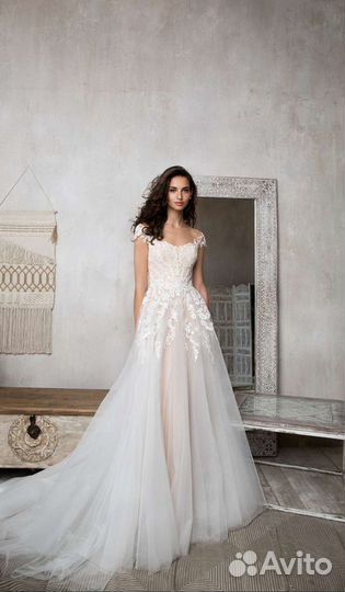 Свадебное платье со шлейфом