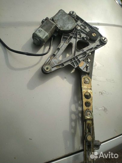 Левый электростеклоподъёмник на Мерседес w123
