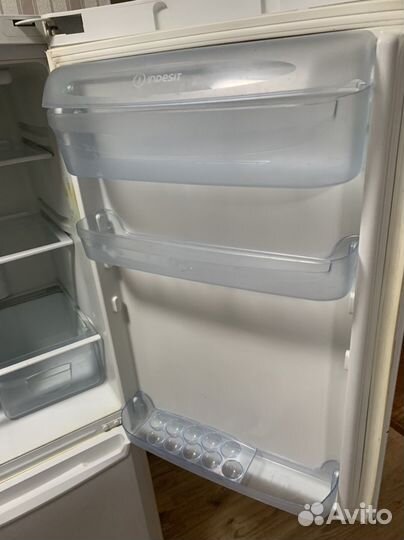 Холодильник бу indesit