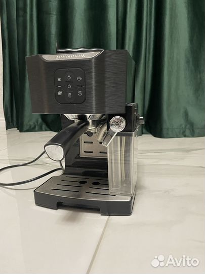 Кофеварка рожковая Redmond RCM-1511