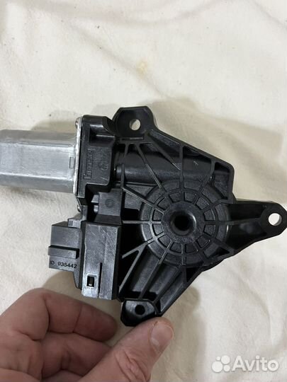 Моторчик стеклоподьемника w213 задний левый