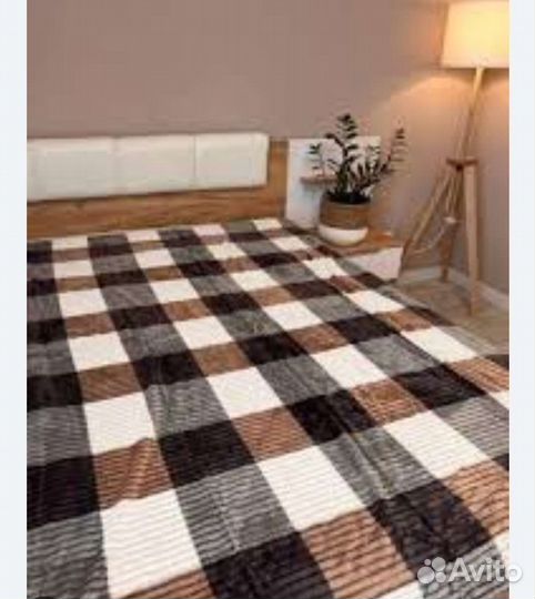 Пледы и покрывало