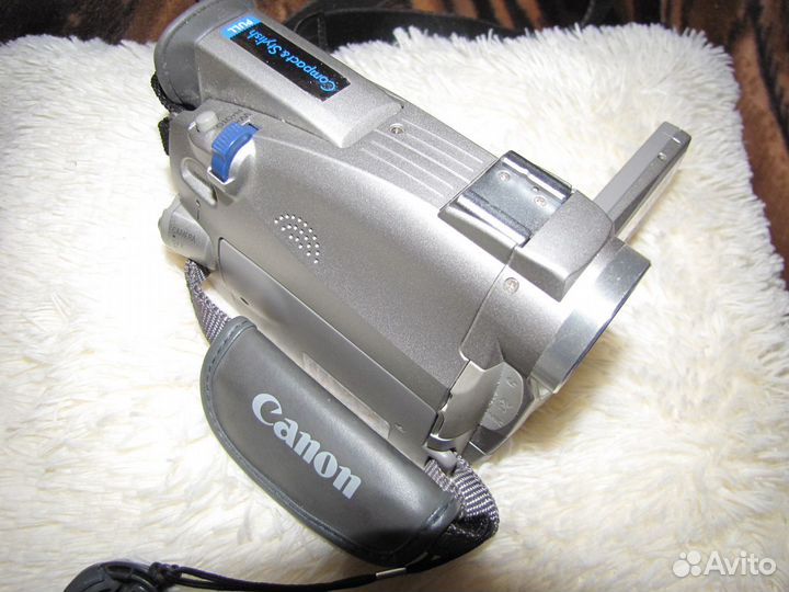 Видеокамера Canon MV 400