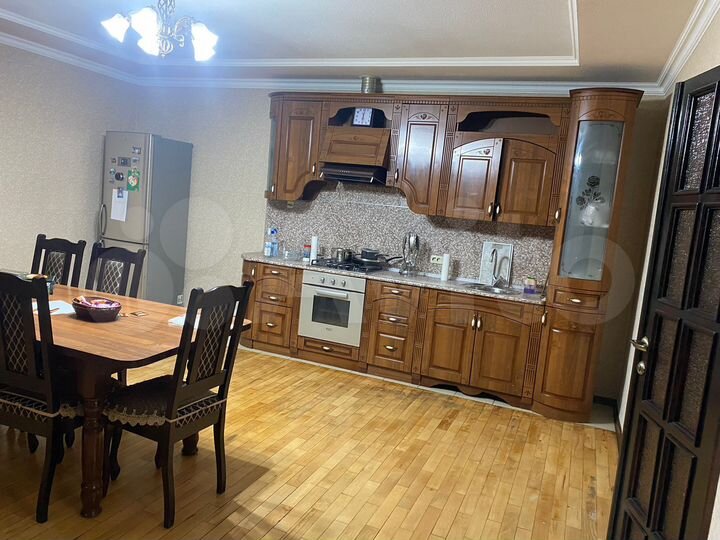 Дом 280 м² на участке 5,5 сот.