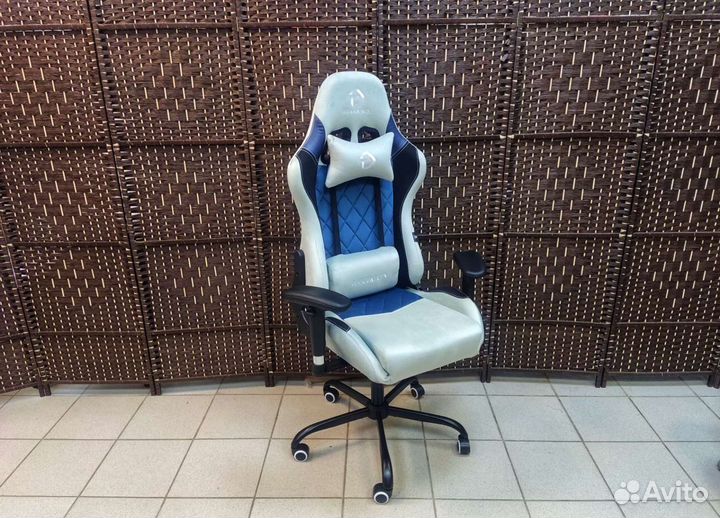 Кресло компьютерное новое + плед и массажер