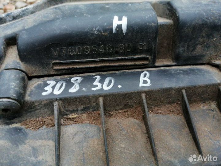 Корпус воздушного фильтра Peugeot 308 4A/C EP6